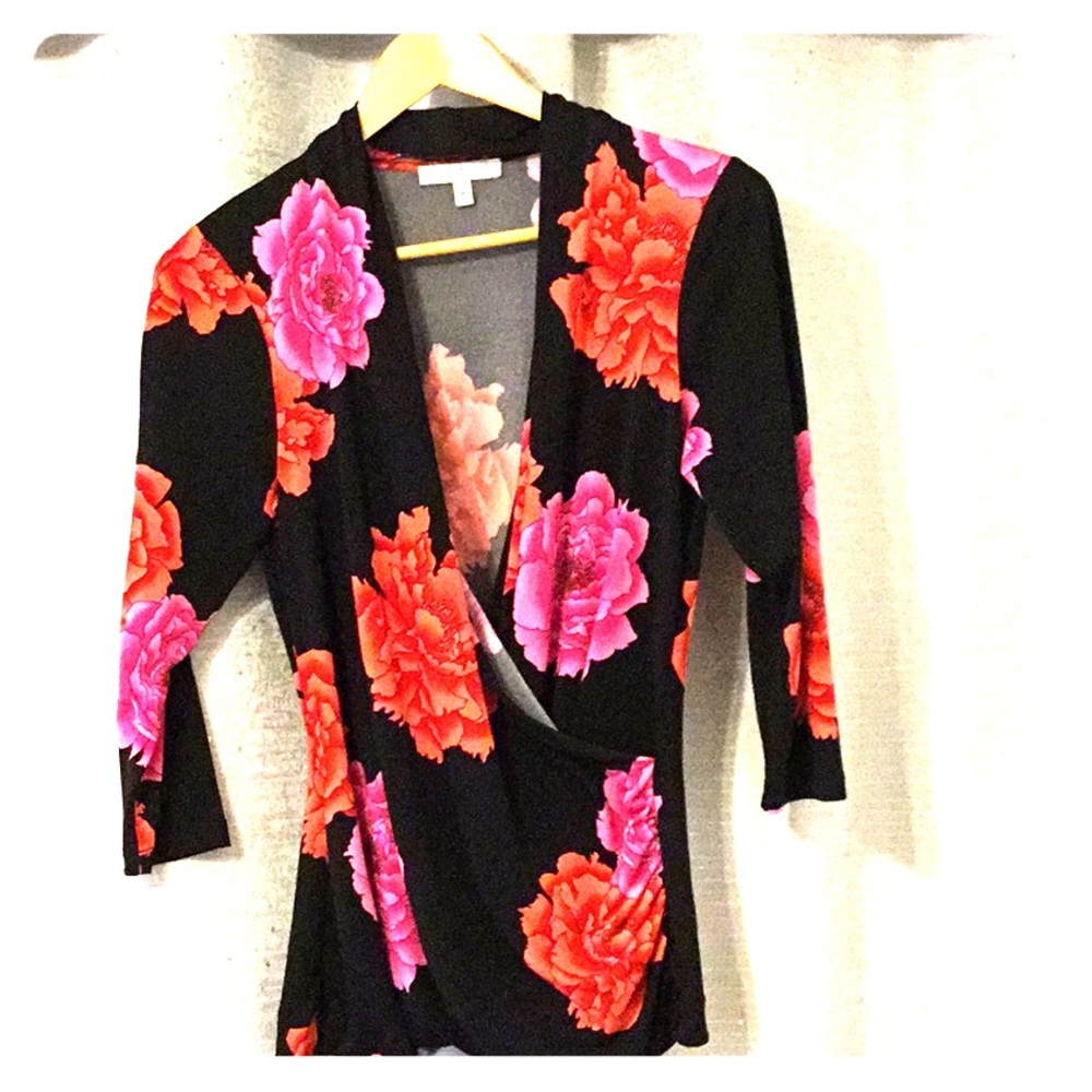 3/4 length sleeve, wrap shirt.
